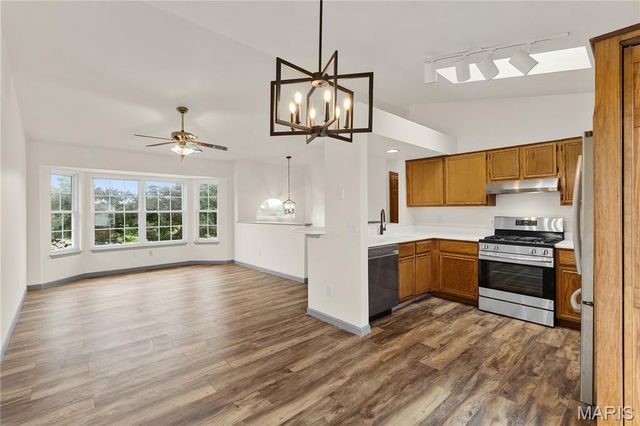 890 Cades Cove, Florissant, MO 63031