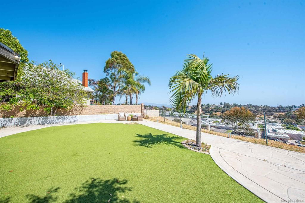 Image 2 of property listing at 6855 Osterling Ct, San Diego, CA 92114