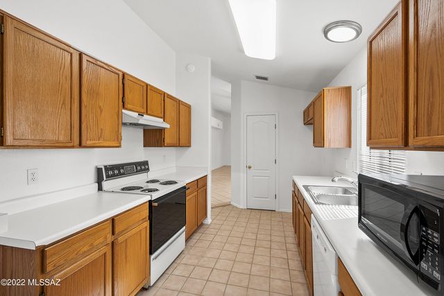 8080 N Tackroom Lane, Tucson, AZ 85741