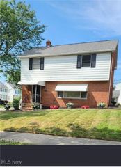 16805 Scottsdale Boulevard, Shaker Heights, OH 44120