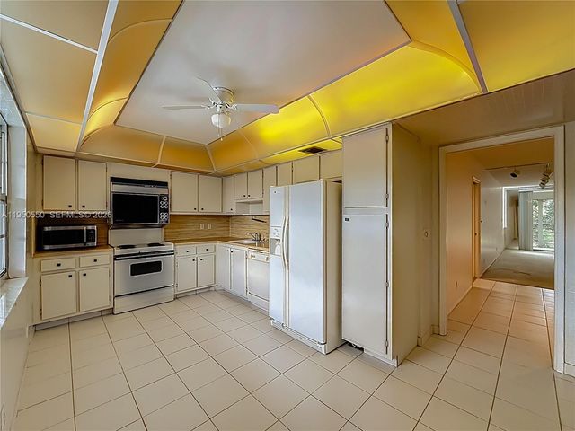 806 Cypress Grove Ln 303, Pompano Beach, FL 33069
