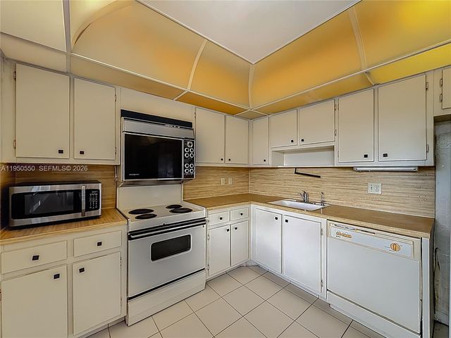 806 Cypress Grove Ln 303, Pompano Beach, FL 33069