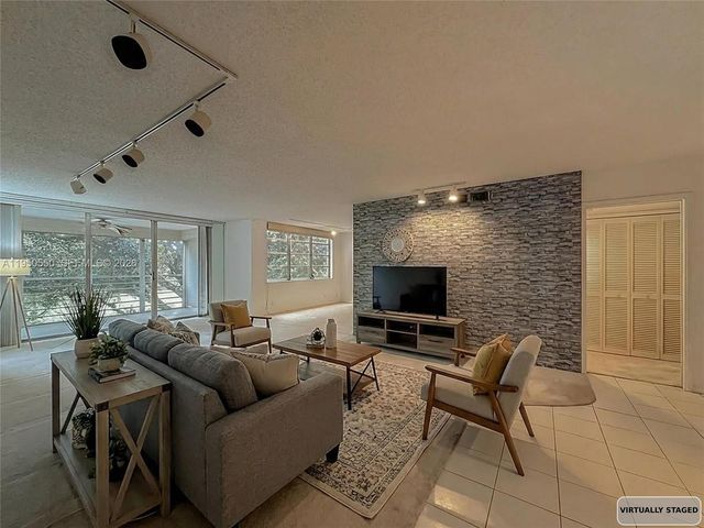 806 Cypress Grove Ln 303, Pompano Beach, FL 33069