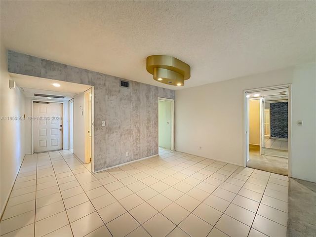 806 Cypress Grove Ln 303, Pompano Beach, FL 33069