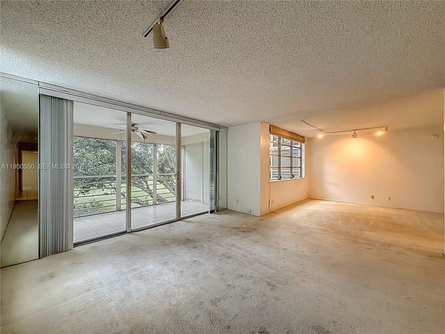 806 Cypress Grove Ln 303, Pompano Beach, FL 33069