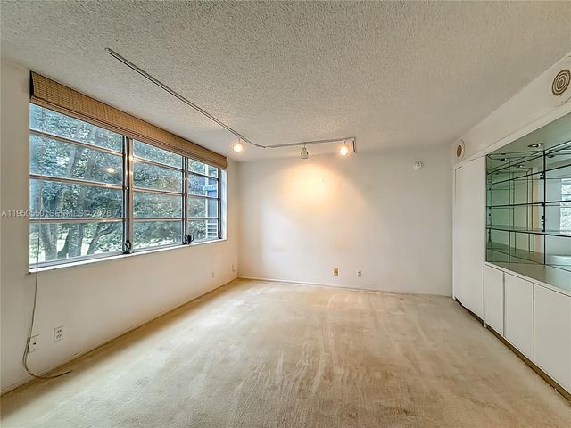 806 Cypress Grove Ln 303, Pompano Beach, FL 33069