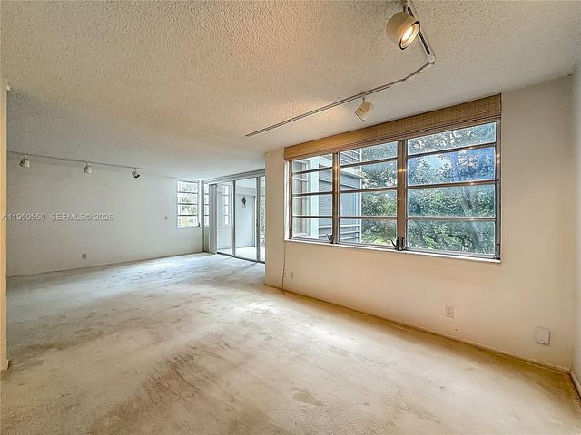 806 Cypress Grove Ln 303, Pompano Beach, FL 33069