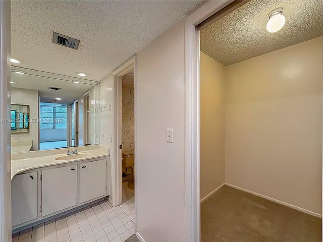 806 Cypress Grove Ln 303, Pompano Beach, FL 33069