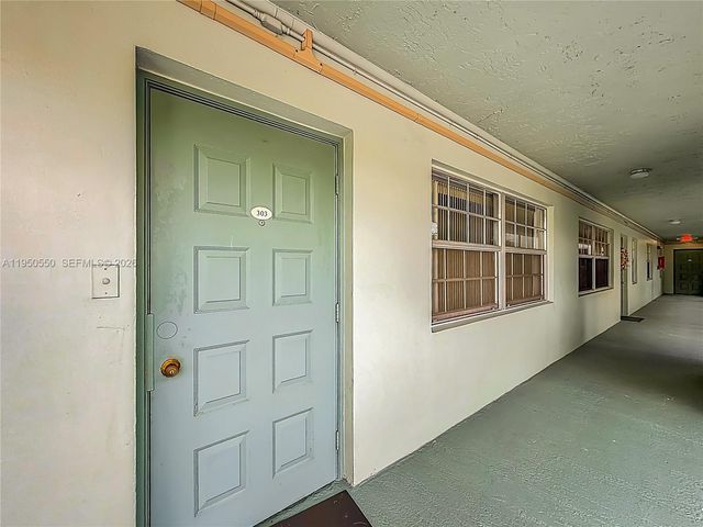 806 Cypress Grove Ln 303, Pompano Beach, FL 33069