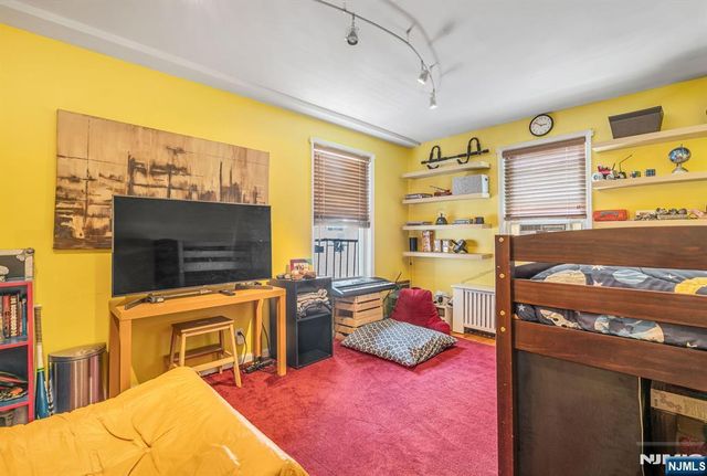 328 N Bridge Plaza 5C, Fort Lee, NJ 07024
