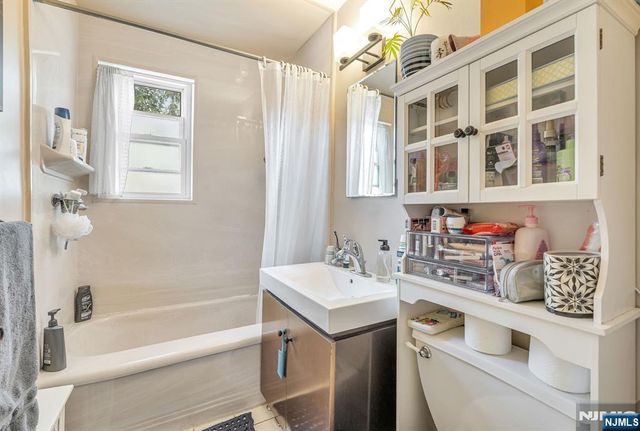 328 N Bridge Plaza 5C, Fort Lee, NJ 07024