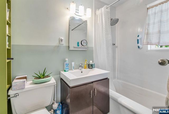 328 N Bridge Plaza 5C, Fort Lee, NJ 07024