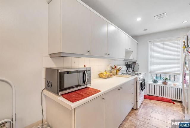 328 N Bridge Plaza 5C, Fort Lee, NJ 07024