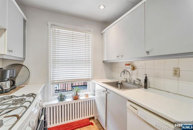 328 N Bridge Plaza 5C, Fort Lee, NJ 07024