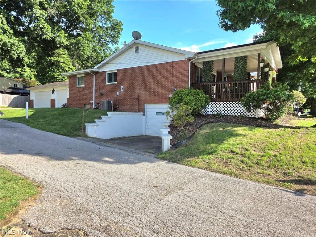2814 16th Avenue, Vienna, WV 26105