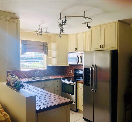 137 Farnham F 137, Deerfield Beach, FL 33442