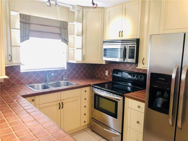 137 Farnham F 137, Deerfield Beach, FL 33442