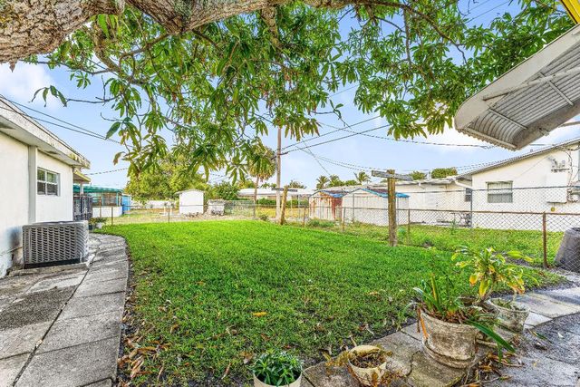 1040 W 1st Street, Riviera Beach, FL 33404