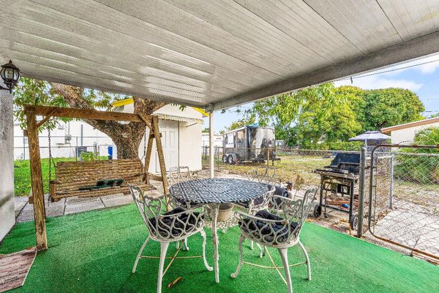 1040 W 1st Street, Riviera Beach, FL 33404