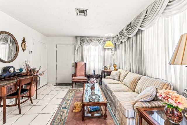 1040 W 1st Street, Riviera Beach, FL 33404