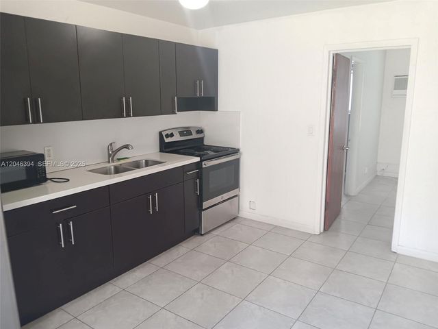 2334 Grant St 2336, Hollywood, FL 33020