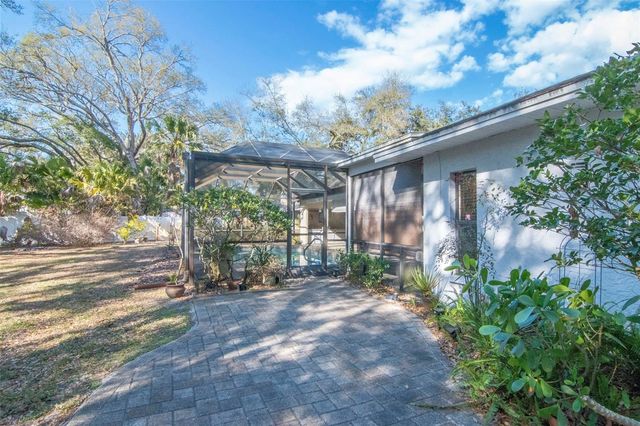 8440 CRANES ROOST, New Port Richey, FL 34654