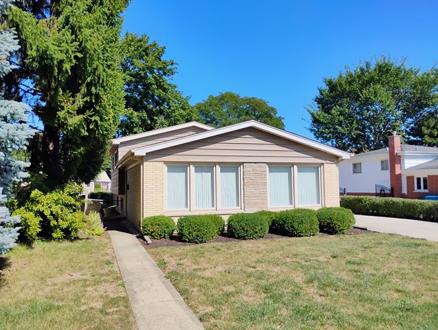 1042 W Central Road, Mount Prospect, IL 60056