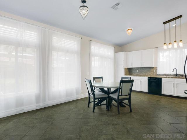 32453 Enriqueta Cir, Temecula, CA 92592