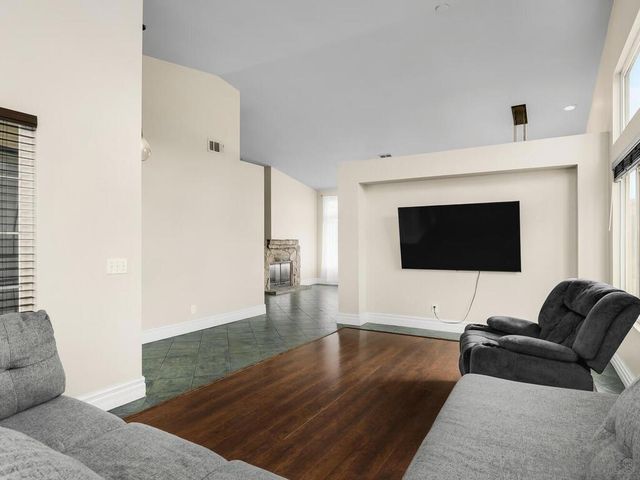 32453 Enriqueta Cir, Temecula, CA 92592