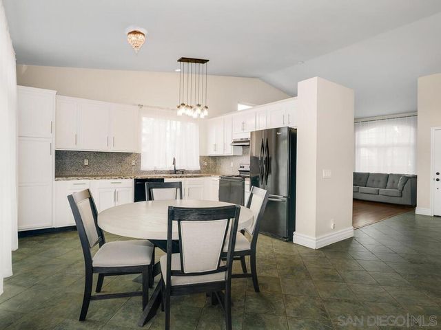 32453 Enriqueta Cir, Temecula, CA 92592