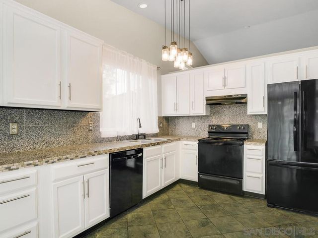 32453 Enriqueta Cir, Temecula, CA 92592