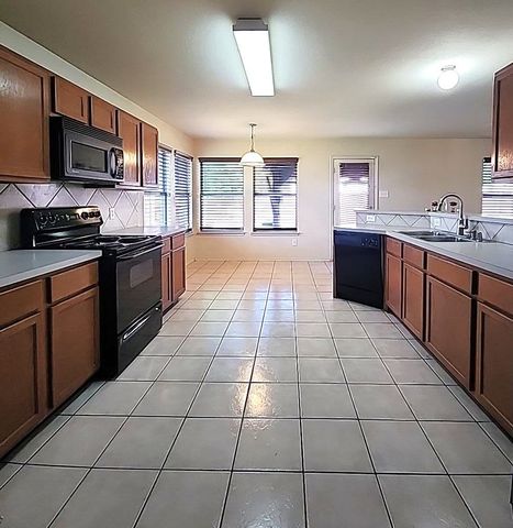 1000 Lake Trail Drive, Little Elm, TX 75068