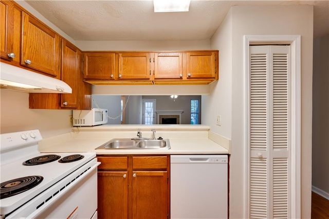 466 Teal Court, Roswell, GA 30076