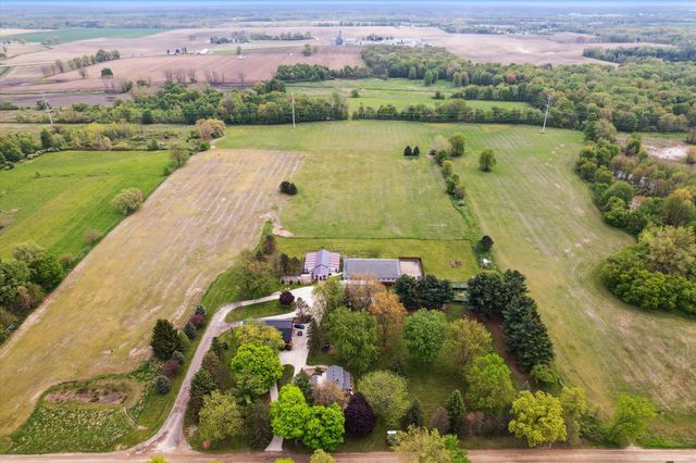 3650 Hogback Road, Fowlerville, MI 48836
