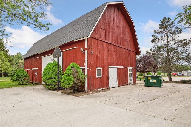 3650 Hogback Road, Fowlerville, MI 48836