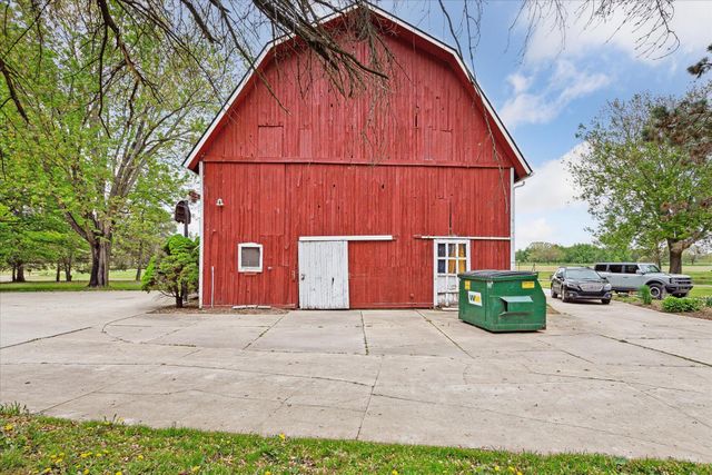 3650 Hogback Road, Fowlerville, MI 48836