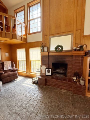 1103 Oakwood Circle, Henryetta, OK 74437