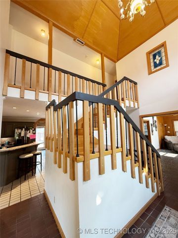 1103 Oakwood Circle, Henryetta, OK 74437