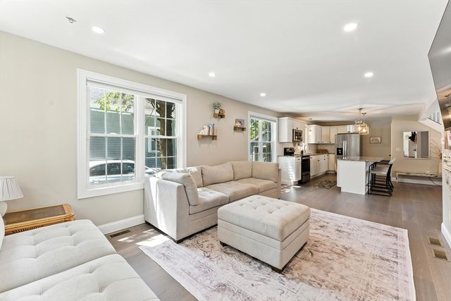 55 James St, Agawam, MA 01030