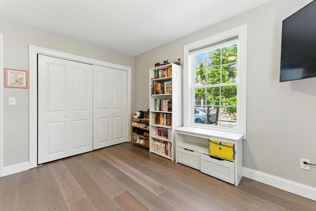 55 James St, Agawam, MA 01030
