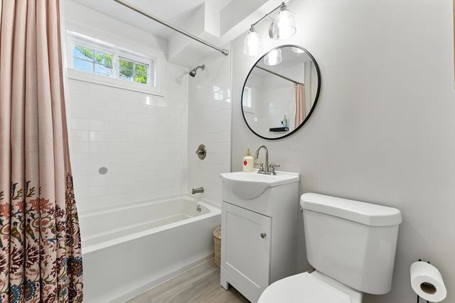 55 James St, Agawam, MA 01030