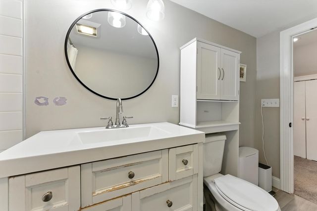 55 James St, Agawam, MA 01030