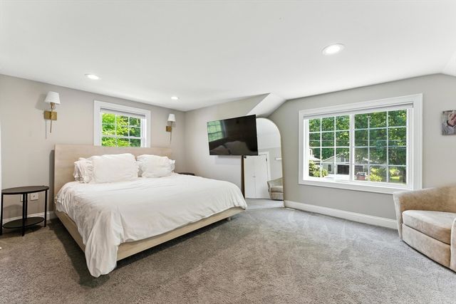 55 James St, Agawam, MA 01030