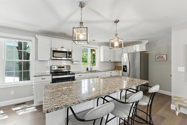 55 James St, Agawam, MA 01030