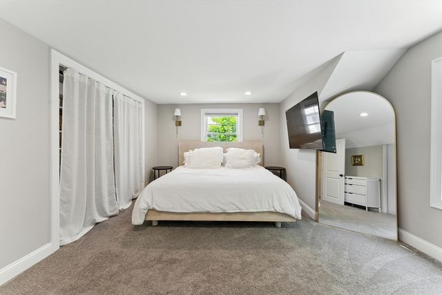 55 James St, Agawam, MA 01030