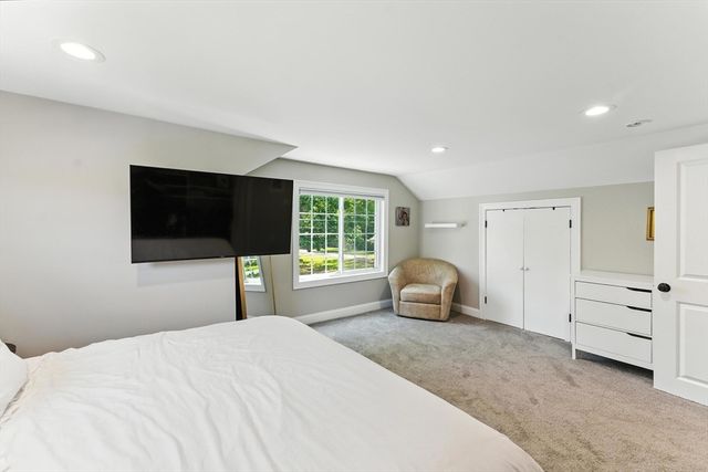 55 James St, Agawam, MA 01030