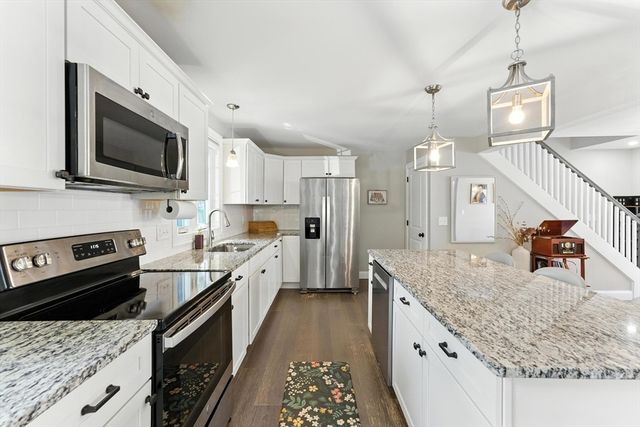 55 James St, Agawam, MA 01030