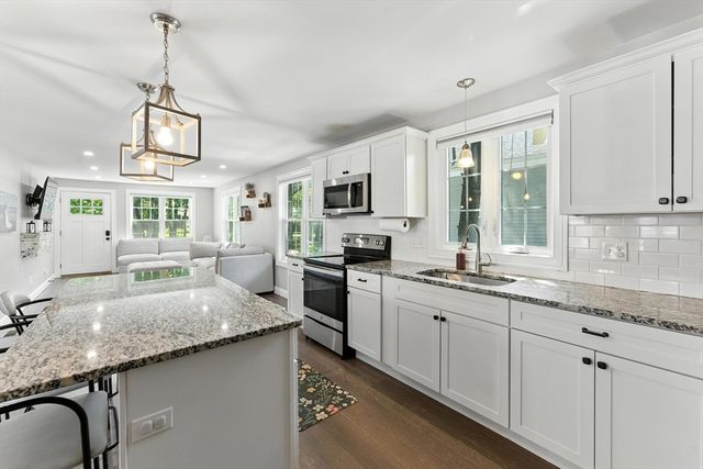 55 James St, Agawam, MA 01030