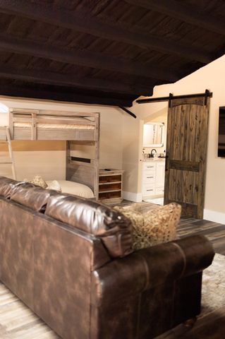 82 Circle Hook, Port O Connor, TX 77982