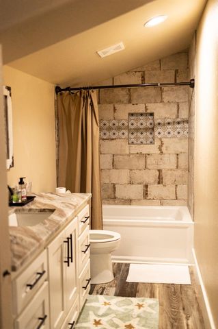 82 Circle Hook, Port O Connor, TX 77982